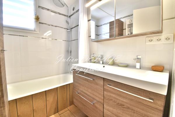 Les Orres – Appartement rénové, vendu meublé, balcon et cave, expo sud-ouest
