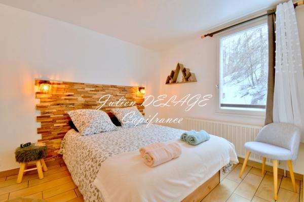 Les Orres – Appartement rénové, vendu meublé, balcon et cave, expo sud-ouest