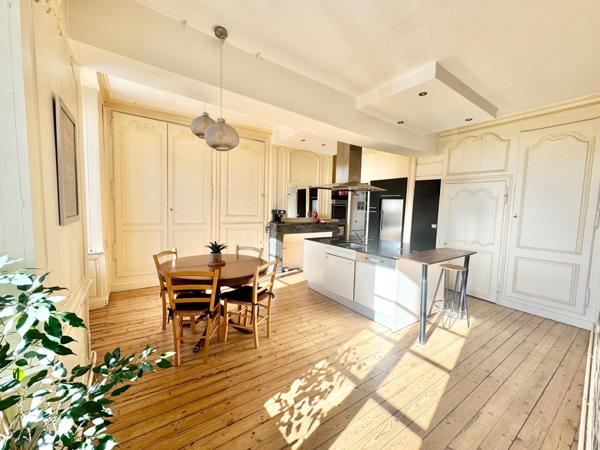 Maison de ville à Ernée de 215 m² Plusieurs Possibilités !
