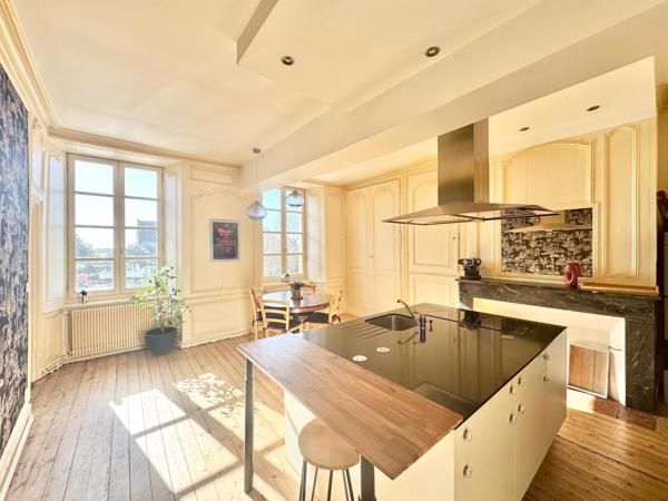 Maison de ville à Ernée de 215 m² Plusieurs Possibilités !