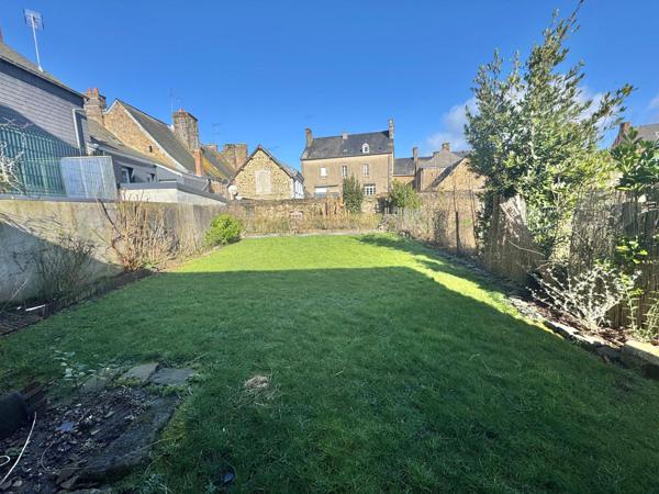 Maison de ville à Ernée de 215 m² Plusieurs Possibilités !