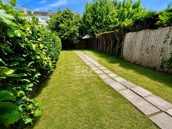 Maison familiale avec jardin et prestations de qualité à Villepreux