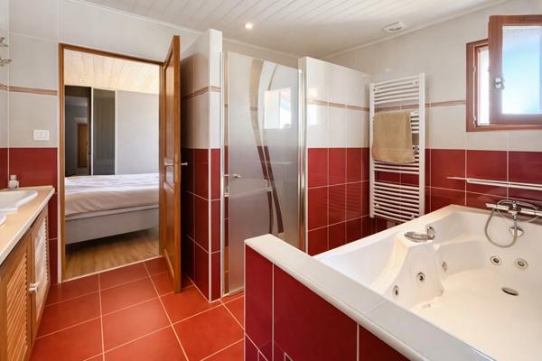 VALENCE D’AGEN – Maison 127 m² – Lumineuse – Espaces Atypiques – Terrasse -Jardin et Double Garage