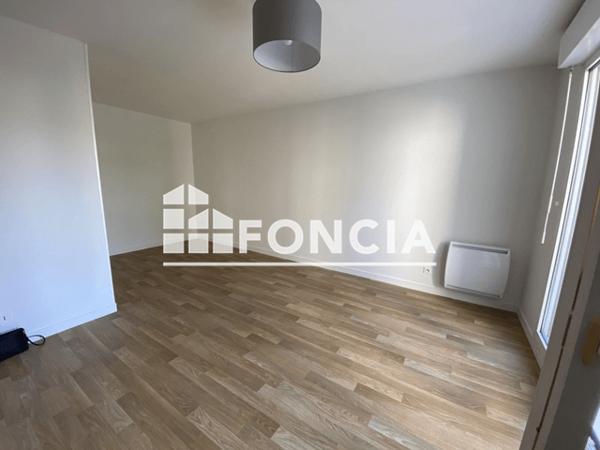 Location Studio 31.4 m² - 40 RUE DU BALLON St Jean Le Blanc 45650