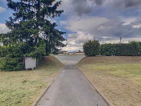 FDC restaurant 465 m2, terrain & parkings 9199 m2