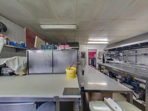 FDC restaurant 465 m2, terrain & parkings 9199 m2