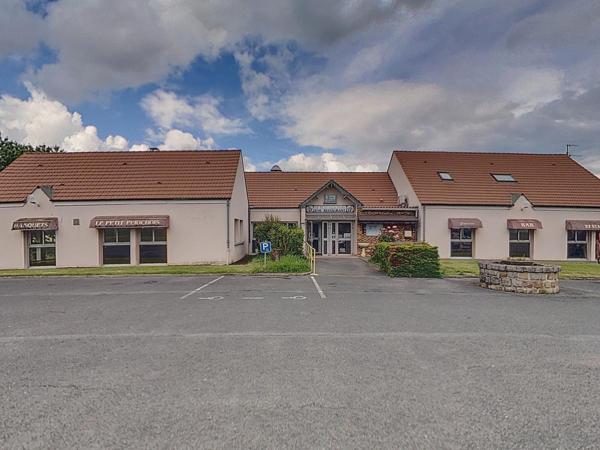 FDC restaurant 465 m2, terrain & parkings 9199 m2