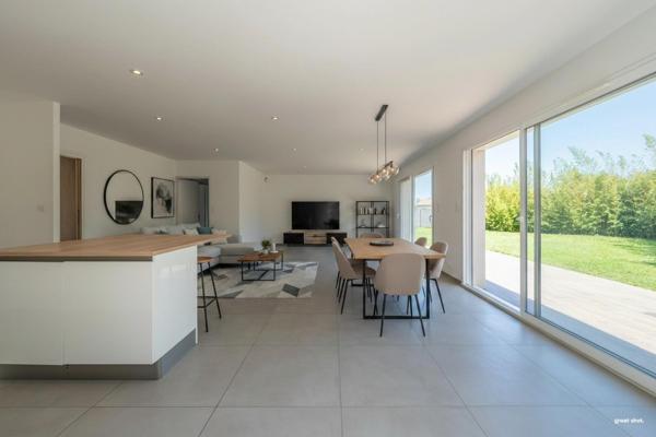 Maison contemporaine de plain-pied – 127 m² – Lespinasse