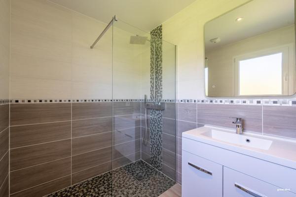 Maison contemporaine de plain-pied – 127 m² – Lespinasse