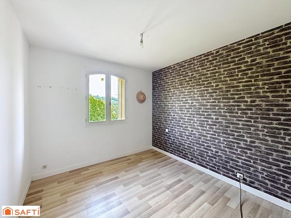Maison de plain-pied – 3 chambres – Double garage – Environnement calme