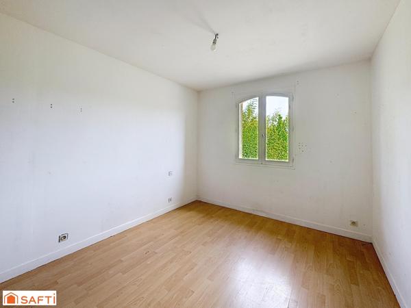 Maison de plain-pied – 3 chambres – Double garage – Environnement calme