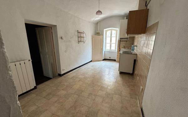 Immeuble à vendre    3 pièces •  Saint-Ambroix