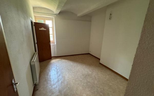 Immeuble à vendre    3 pièces •  Saint-Ambroix