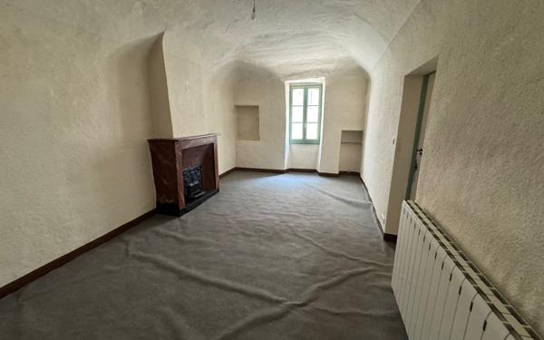 Immeuble à vendre    3 pièces •  Saint-Ambroix