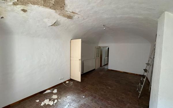 Immeuble à vendre    3 pièces •  Saint-Ambroix