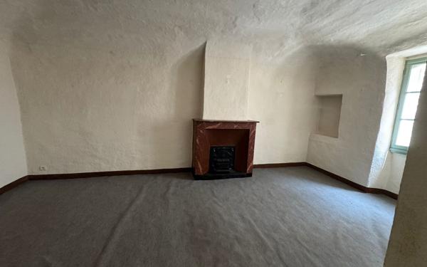 Immeuble à vendre    3 pièces •  Saint-Ambroix