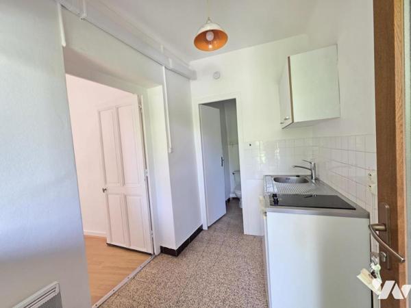 Maison en pisé - résidence principale + investissement locatif – Meyzieu Centre
