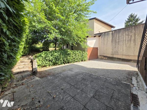 Maison en pisé - résidence principale + investissement locatif – Meyzieu Centre