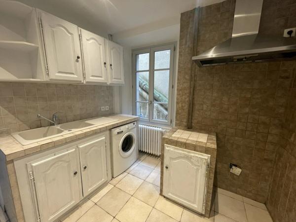 GRASSE CENTRE HISTORIQUE APPARTEMENT 2P 51.5 M2 RENOVE VENDU LOUE