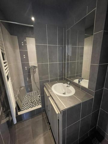 GRASSE CENTRE HISTORIQUE APPARTEMENT 2P 51.5 M2 RENOVE VENDU LOUE