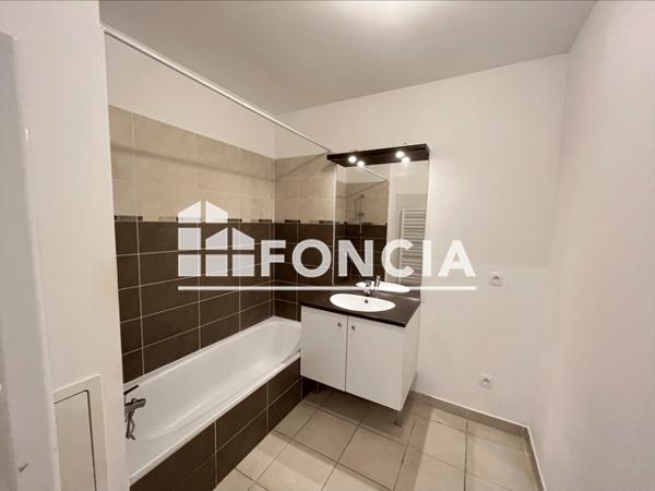 Location Appartement 3 pièces 70.43 m² - 41 RUE DES TOURNELLES Ville-la-grand 74100