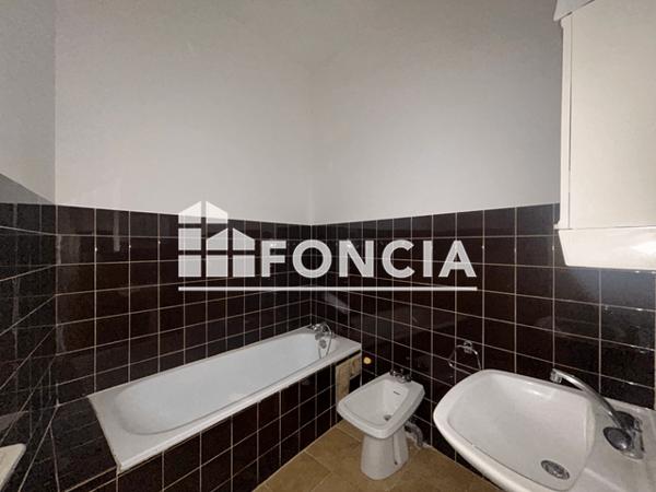 Location Appartement 2 pièces 25 m² - 11 RUE DE L'ECOLE Villeneuve Sur Lot 47300