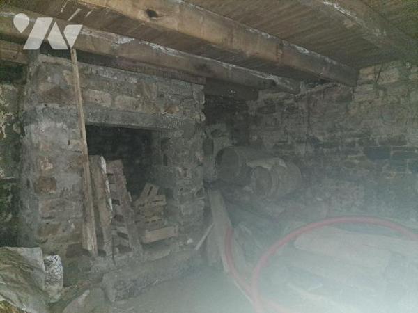 Ensemble de 3 Bâtisses en pierres mitoyennes  sur une parcelle de 738 m²
