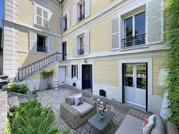 Sublime demeure bourgeoise du XIXème siècle située à Verrières-le-Buisson