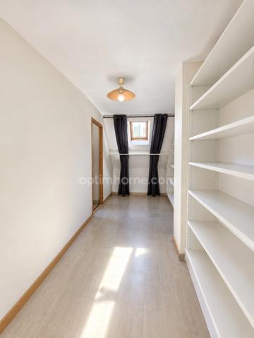 Maison ancienne de 47m² en duplex et mitoyenne des 2 cotés avec une dépendance, au calme à vendre 3 pièces ANGERVILLIERS (91)