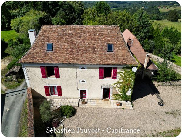 Dpt Dordogne (24), à vendre 11 pièces proche Thiviers (24) propriété P11 325M2, terrain 22200m2, dépendance, piscine.