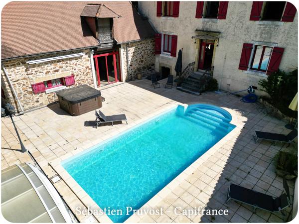 Dpt Dordogne (24), à vendre 11 pièces proche Thiviers (24) propriété P11 325M2, terrain 22200m2, dépendance, piscine.
