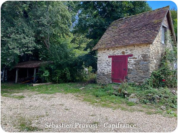 Dpt Dordogne (24), à vendre 11 pièces proche Thiviers (24) propriété P11 325M2, terrain 22200m2, dépendance, piscine.