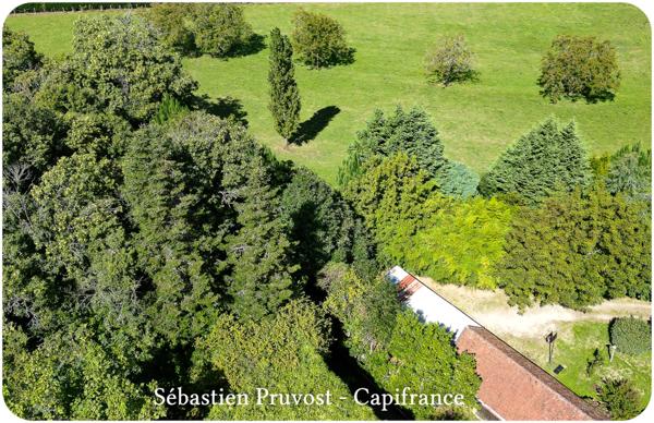 Dpt Dordogne (24), à vendre 11 pièces proche Thiviers (24) propriété P11 325M2, terrain 22200m2, dépendance, piscine.