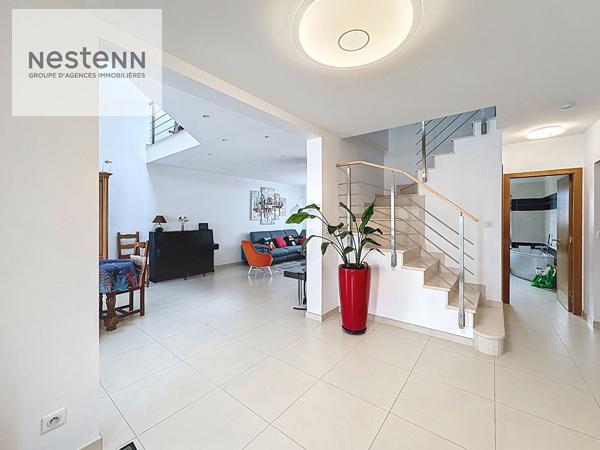 MAISON D'EXCEPTION d'environ 166 m² située à Leuville-Sur-Orge : Volume, Confort et Centre-ville