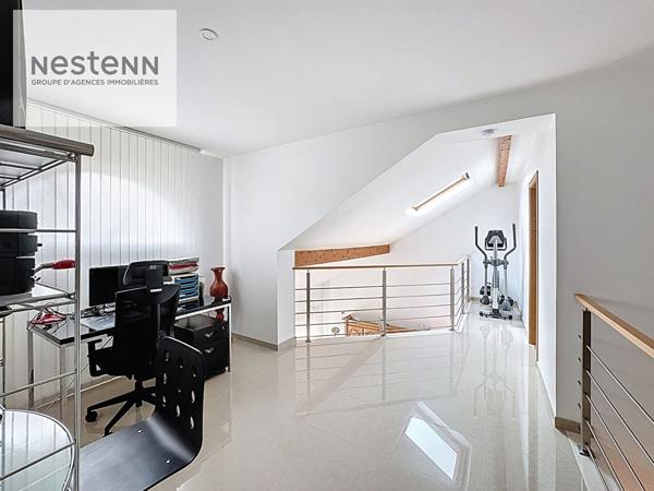 MAISON D'EXCEPTION d'environ 166 m² située à Leuville-Sur-Orge : Volume, Confort et Centre-ville