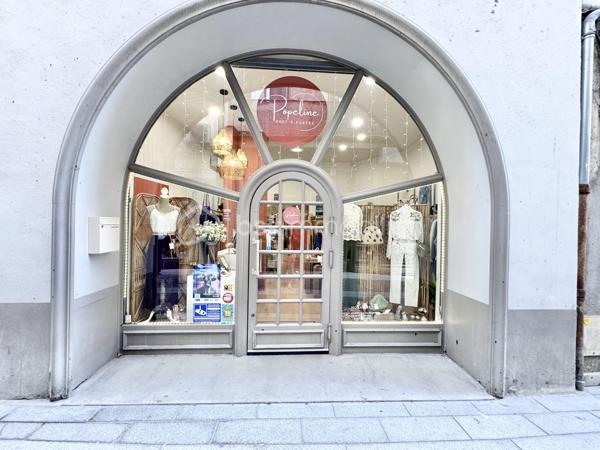 Local d activites de 53 m²