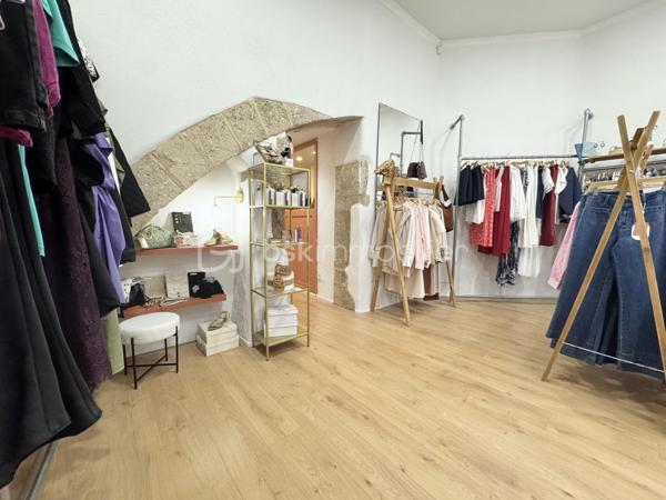 Local d activites de 53 m²