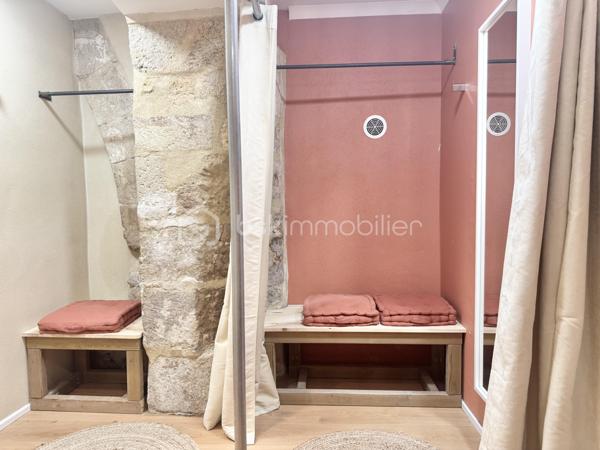 Local d activites de 53 m²