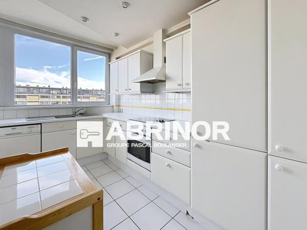 Appartement de 111 m² hab. aux pieds du tramway et du métro. ROUBAIX