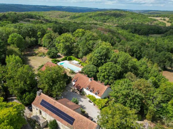 Maison ancienne - Catus SECTEUR CATUS. Ancien Corps de ferme avec 2 gites et annexe sur 9070 m² arborés avec espace piscine