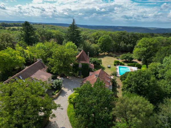 Maison ancienne - Catus SECTEUR CATUS. Ancien Corps de ferme avec 2 gites et annexe sur 9070 m² arborés avec espace piscine