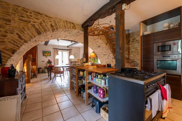 Maison ancienne - Catus SECTEUR CATUS. Ancien Corps de ferme avec 2 gites et annexe sur 9070 m² arborés avec espace piscine