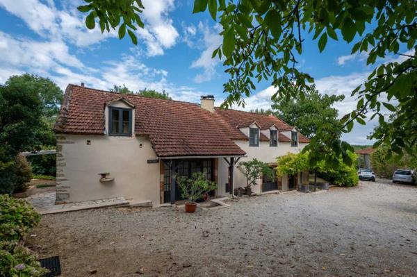 Maison ancienne - Catus SECTEUR CATUS. Ancien Corps de ferme avec 2 gites et annexe sur 9070 m² arborés avec espace piscine