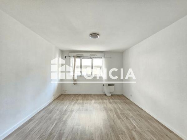 Location Studio 26 m² - 40-50 RUE DONISSAN Bordeaux 33000