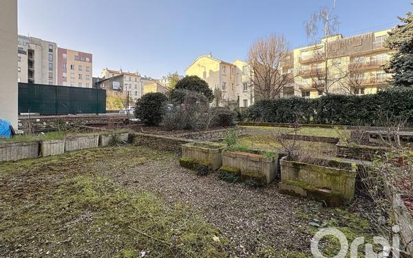 Appartement à vendre    5 pièces • 93,30 m2 Clamart