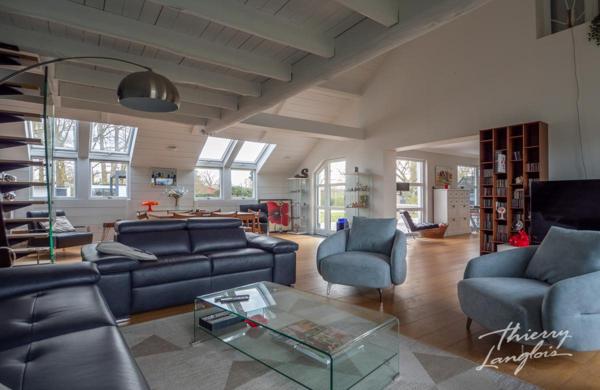 LONGÈRE D’EXCEPTION DE 210 m2 SUR 1 980 m2