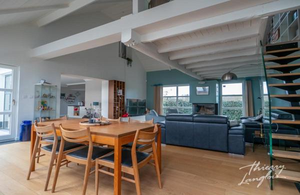 LONGÈRE D’EXCEPTION DE 210 m2 SUR 1 980 m2
