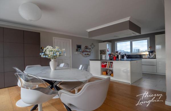 LONGÈRE D’EXCEPTION DE 210 m2 SUR 1 980 m2