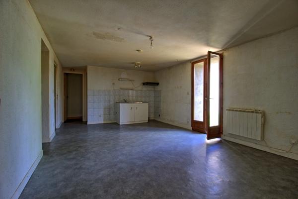 IMMEUBLE DE RAPPORT AVEC 2 APPARTEMENTS ET UNE MAISON