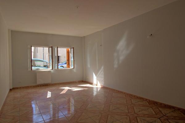 IMMEUBLE DE RAPPORT AVEC 2 APPARTEMENTS ET UNE MAISON